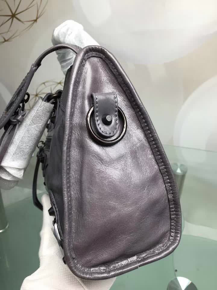 BALENCIAG巴黎世家 經典款 義大利進口原版油蠟頭層牛皮 古銅釘黑色 時尚百搭 手提肩背斜挎包  BL1306
